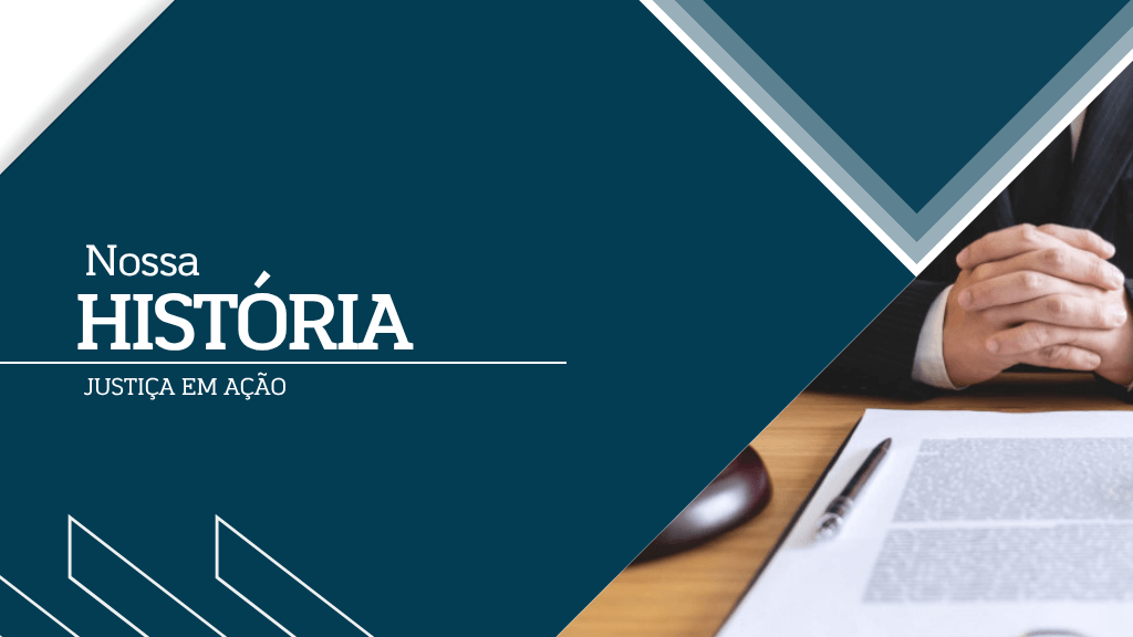 Equipe de advogados colaborando em uma mesa de reunião